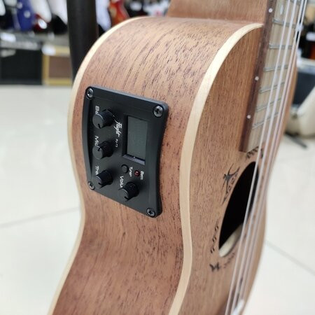 Укулеле концерт FLIGHT DUC323 EQ MAH со звукоснимателем цвет натуральный чехол в комплекте Укулеле концерт FLIGHT DUC323 EQ MAH со звукоснимателем цвет натуральный чехол в комплекте