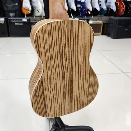 Укулеле концерт FLIGHT DUC325 SP/ZEB чехол в комплекте Укулеле концерт FLIGHT DUC325 SP/ZEB чехол в комплекте