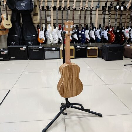 Укулеле концерт FLIGHT DUC325 SP/ZEB чехол в комплекте Укулеле концерт FLIGHT DUC325 SP/ZEB чехол в комплекте