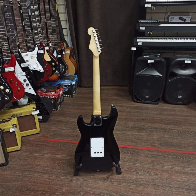 Электрогитара Fabio ST100BK цвет черный Электрогитара Fabio ST100BK цвет черный