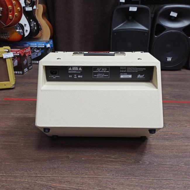 Комбоусилитель для акустической гитары Cort AF30-EU AF Series 30Вт