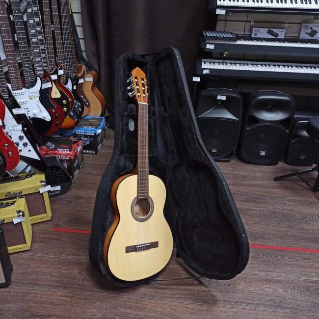 Кейс для классической гитары Caraya WC150