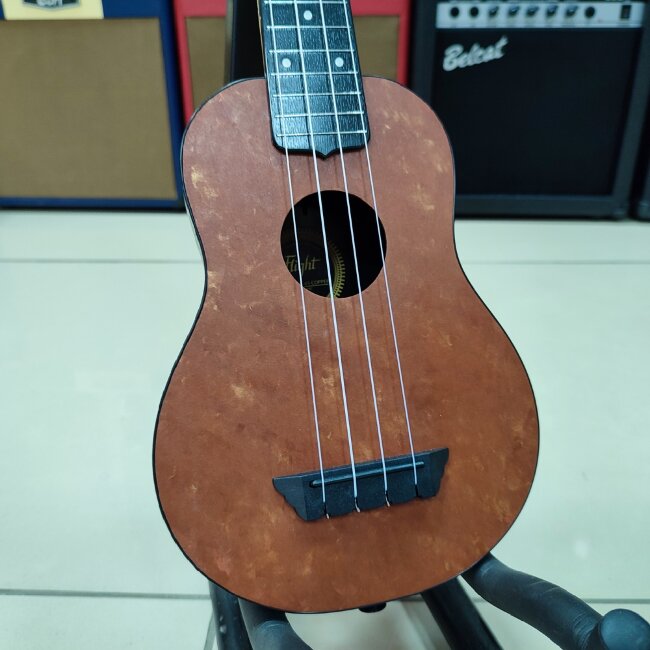 Укулеле сопрано FLIGHT TUS-65 COPPER чехол в комплекте Укулеле сопрано FLIGHT TUS-65 COPPER чехол в комплекте