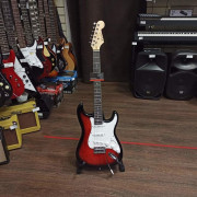 Электрогитара Fabio ST100RDS цвет красный