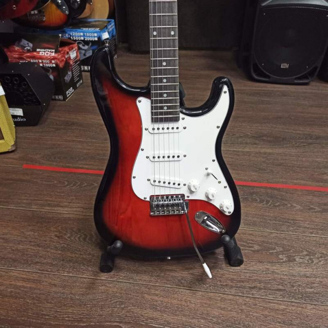 Электрогитара Fabio ST100RDS цвет красный