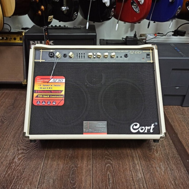 Комбоусилитель для акустической гитары Cort AF60-EU AF Series 60Вт Комбоусилитель для акустической гитары Cort AF60-EU AF Series 60Вт