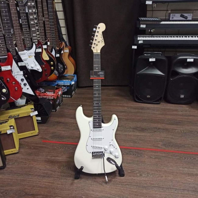 Электрогитара Fabio ST100WH цвет белый