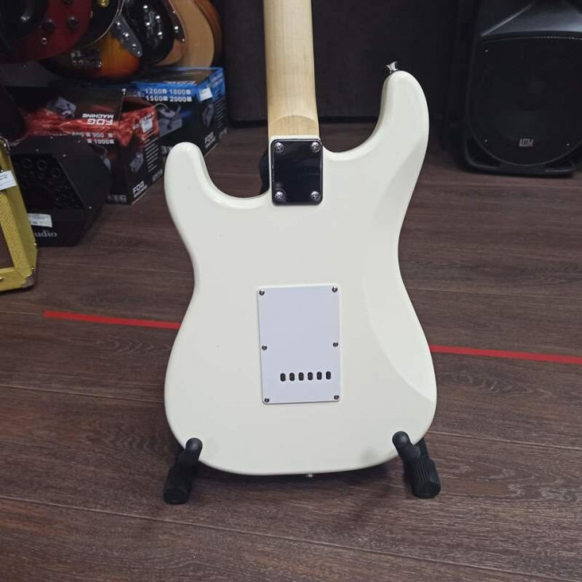 Электрогитара Fabio ST100WH цвет белый