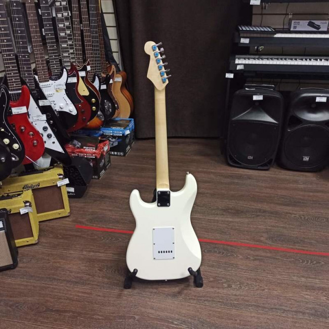 Электрогитара Fabio ST100WH цвет белый