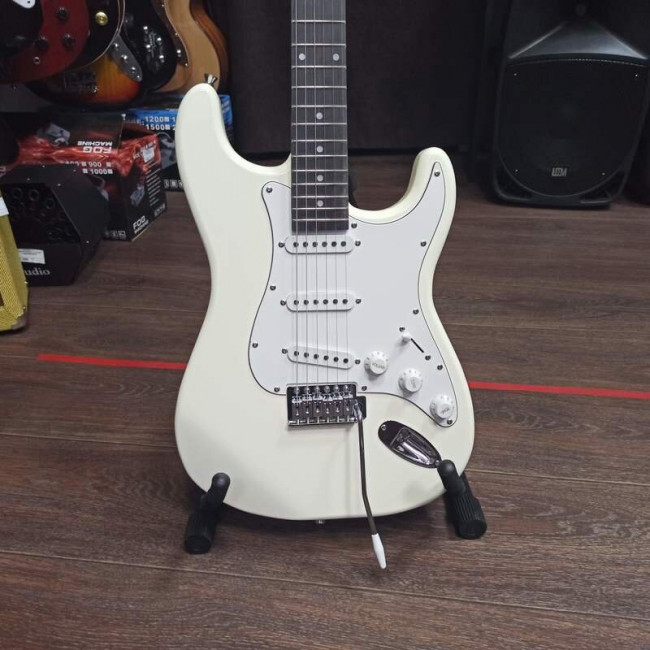 Электрогитара Fabio ST100WH цвет белый