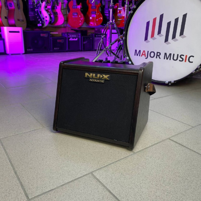 Комбоусилитель для акустической гитары Nux Cherub AC-25 25Вт, аккумуляторный Комбоусилитель для акустической гитары Nux Cherub AC-25 25Вт, аккумуляторный