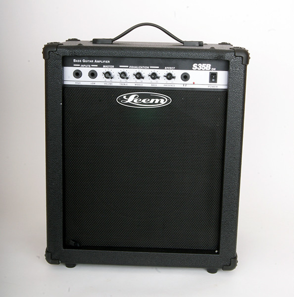 Комбоусилитель для бас-гитары Leem S35B 35Вт Комбоусилитель для бас-гитары Leem S35B 35Вт