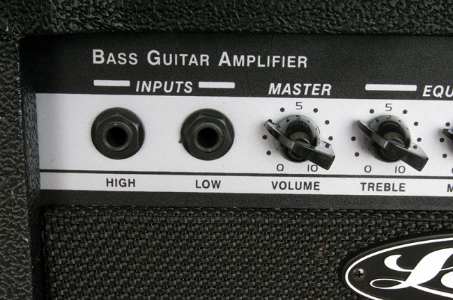 Комбоусилитель для бас-гитары Leem S35B 35Вт Комбоусилитель для бас-гитары Leem S35B 35Вт