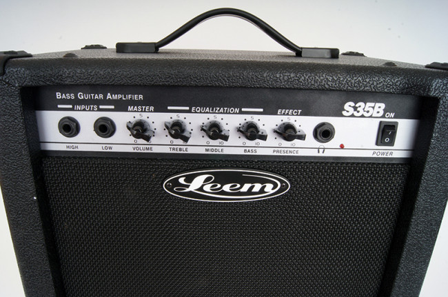 Комбоусилитель для бас-гитары Leem S35B 35Вт Комбоусилитель для бас-гитары Leem S35B 35Вт