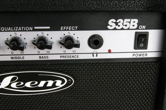 Комбоусилитель для бас-гитары Leem S35B 35Вт Комбоусилитель для бас-гитары Leem S35B 35Вт