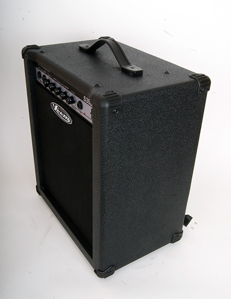 Комбоусилитель для бас-гитары Leem S35B 35Вт Комбоусилитель для бас-гитары Leem S35B 35Вт