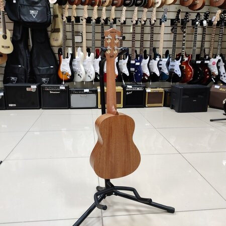 Укулеле концерт FLIGHT ANTONIA C цвет натуральный чехол в комплекте Укулеле концерт FLIGHT ANTONIA C цвет натуральный чехол в комплекте