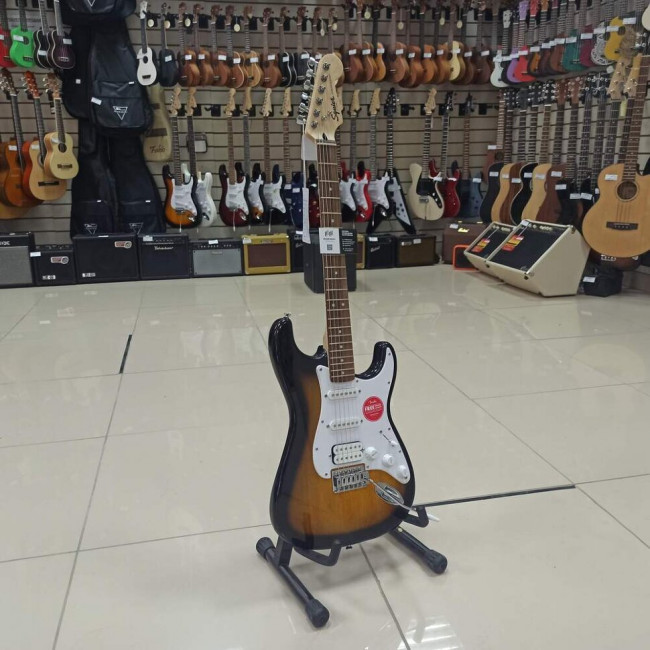 Электрогитара Fender Squier Bullet Trem HSS BSB цвет санберст