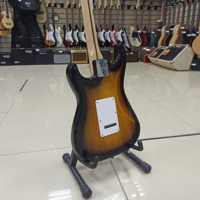 Электрогитара Fender Squier Bullet Trem HSS BSB цвет санберст