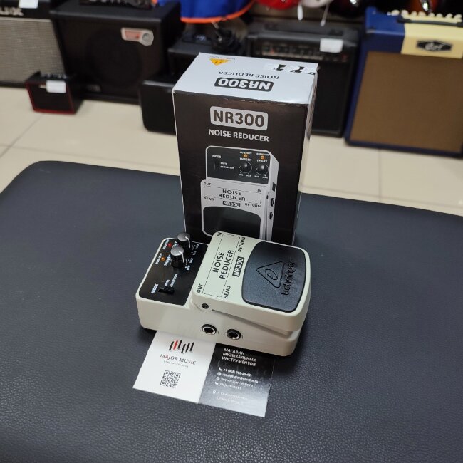 Педаль эффектов Behringer NR300 шумоподавление для гитар и клавишных Педаль эффектов Behringer NR300 шумоподавление для гитар и клавишных