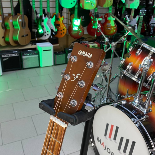 б/у Акустическая гитара Yamaha F310*