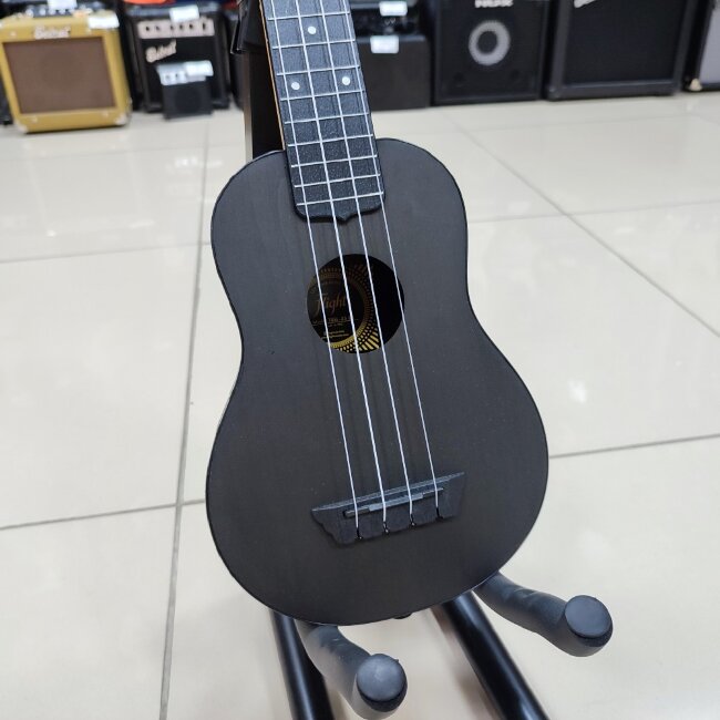 Укулеле сопрано FLIGHT TUSL-35 BK Travel с грифом концерт чехол в комплекте Укулеле сопрано FLIGHT TUSL-35 BK Travel с грифом концерт чехол в комплекте