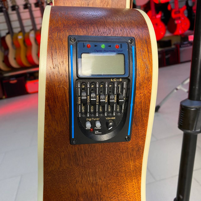 б/у Акустическая гитара Parkwood W81-OP с звукоснимателем и чехлом* б/у Акустическая гитара Parkwood W81-OP с звукоснимателем и чехлом*