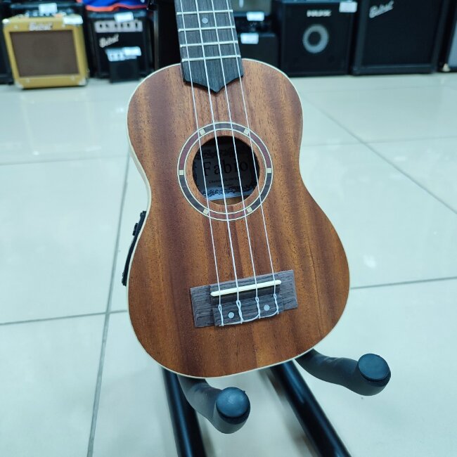 Укулеле сопрано Fabio UK21-550EQ цвет махагони с подключением