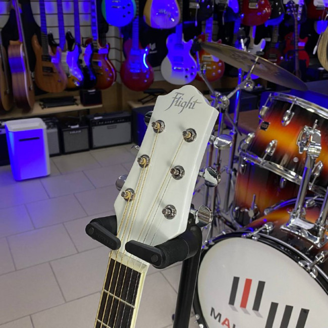 Акустическая гитара Flight AD-200 WH цвет белый скос под руку Акустическая гитара Flight AD-200 WH цвет белый скос под руку