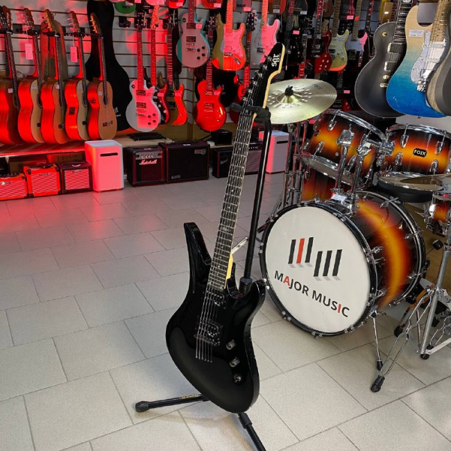 б/у Электрогитара SCHECTER SGR AVENGER MBLK цвет черный, чехол в комплекте*
