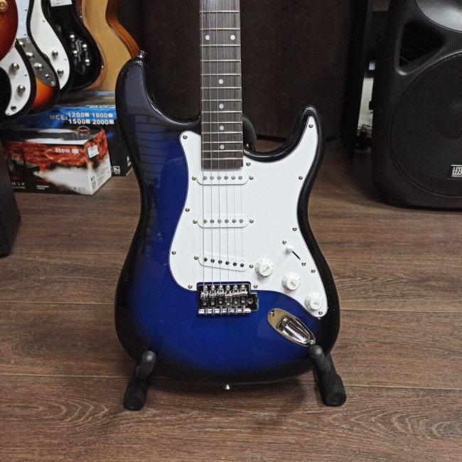 Электрогитара Fabio ST100BLS синяя Электрогитара Fabio ST100BLS синяя