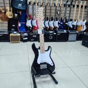 Электрогитара Caraya E100BK уменьшенная черная Электрогитара Caraya E100BK уменьшенная черная