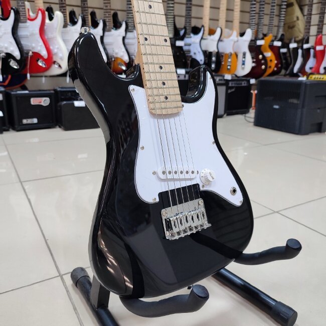 Электрогитара Caraya E100BK уменьшенная черная