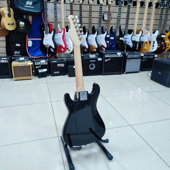 Электрогитара Caraya E100BK уменьшенная черная