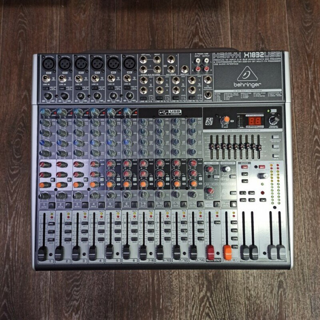 Микшерный пульт Behringer X1832USB Микшерный пульт Behringer X1832USB