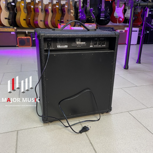 Комбоусилитель для бас-гитары Belcat 35B 35Вт