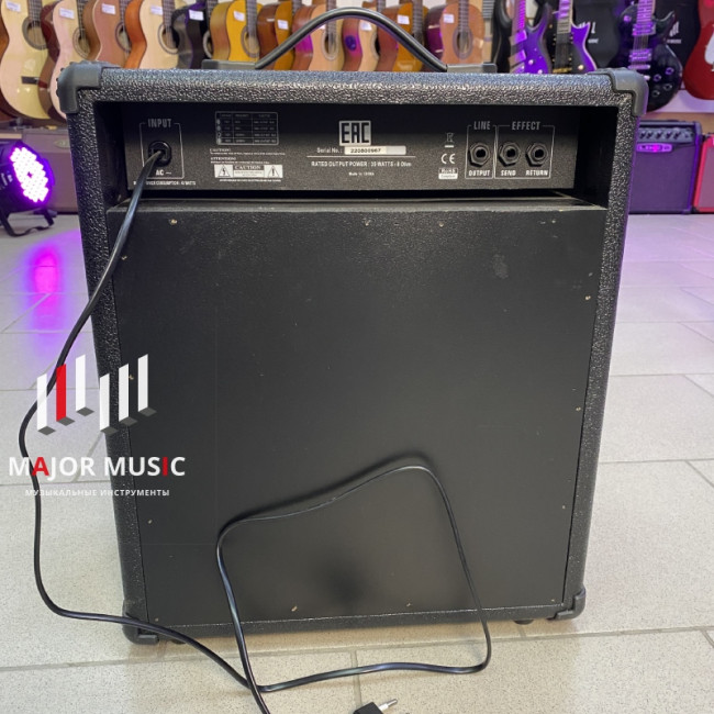 Комбоусилитель для бас-гитары Belcat 35B 35Вт