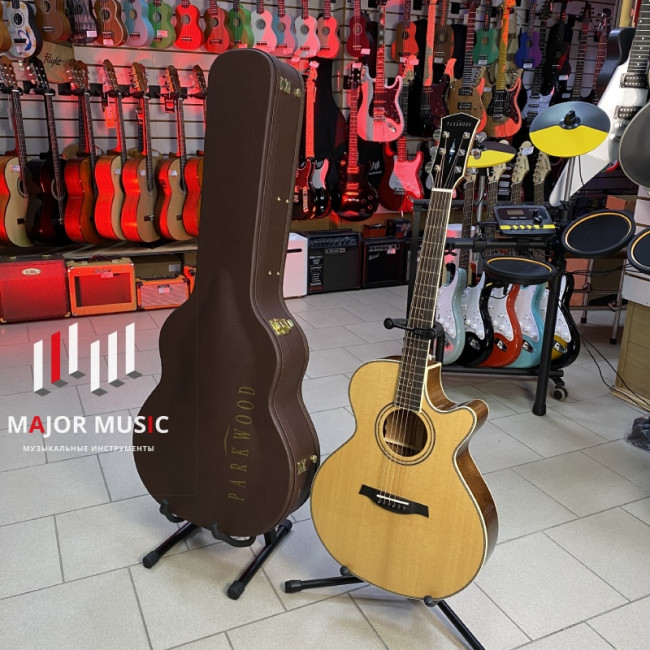 Электроакустическая гитара Parkwood P670 с вырезом с футляром цвет натуральный