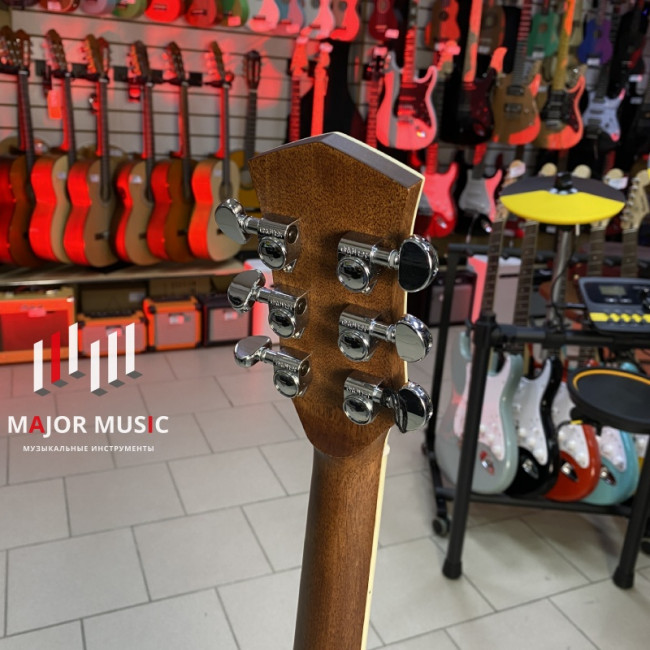 Электроакустическая гитара Parkwood P670 с вырезом с футляром цвет натуральный