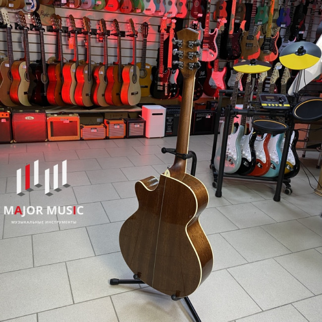 Электроакустическая гитара Parkwood P670 с вырезом с футляром цвет натуральный