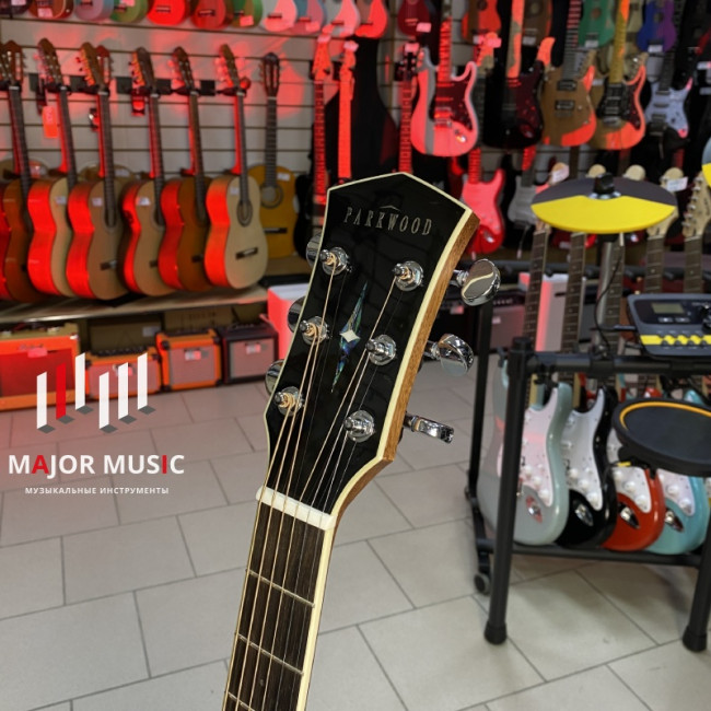 Электроакустическая гитара Parkwood P670 с вырезом с футляром цвет натуральный