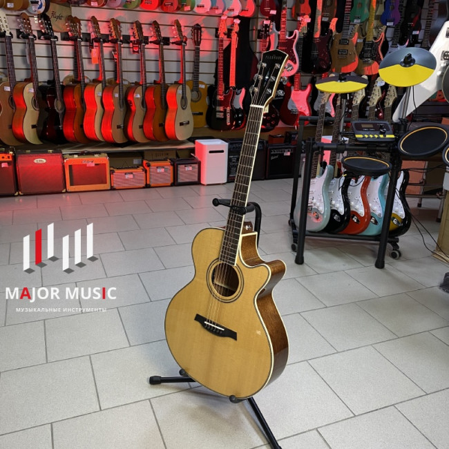 Электроакустическая гитара Parkwood P670 с вырезом с футляром цвет натуральный