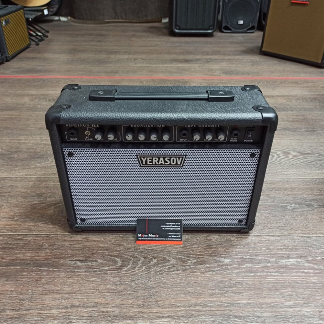 Гитарный комбоусилитель Yerasov Repetitor R1-10W Гитарный комбоусилитель Yerasov Repetitor R1-10W
