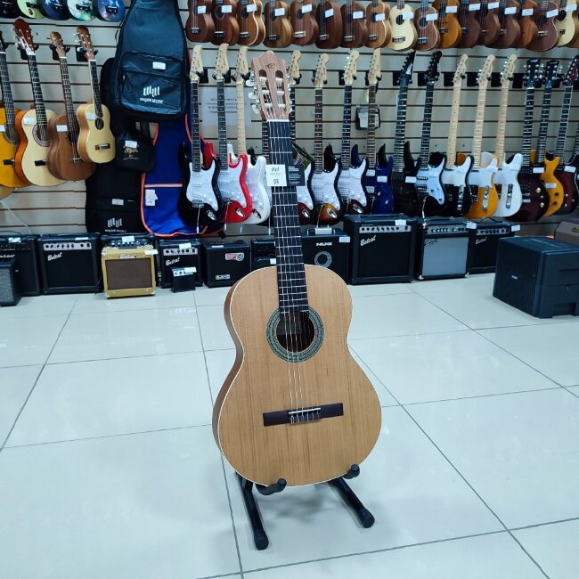 Классическая гитара CUENCA мод.5 4/4