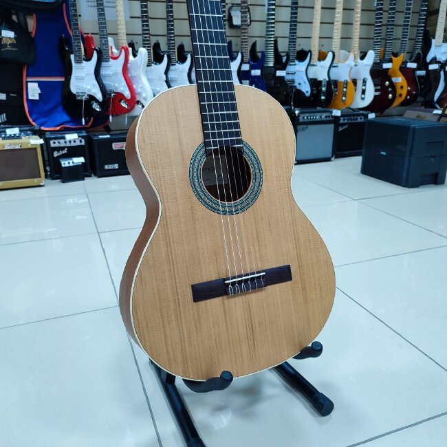 Классическая гитара CUENCA мод.5 4/4