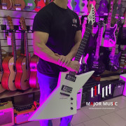 Электрогитара S by Solar EB4.6W "Explorer" цвет белый чехол в комплекте