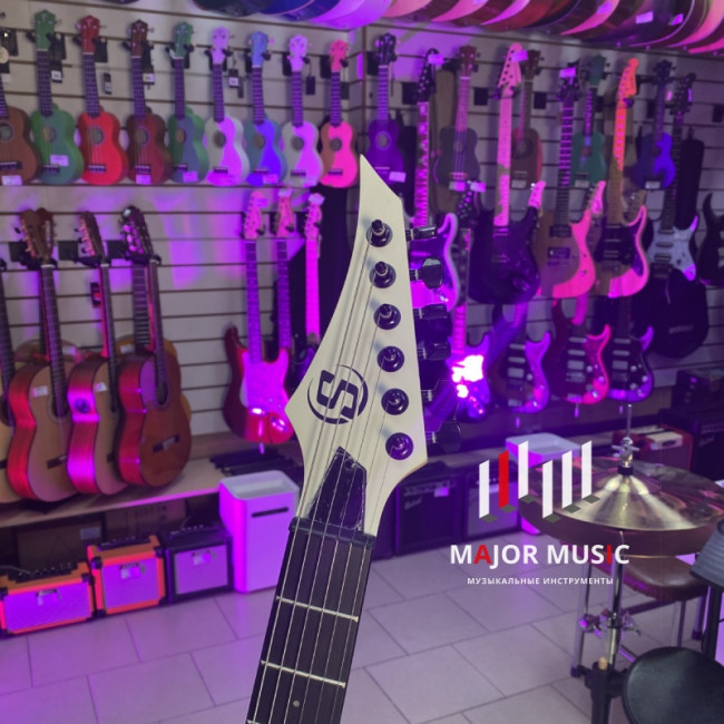 Электрогитара S by Solar EB4.6W "Explorer" цвет белый чехол в комплекте