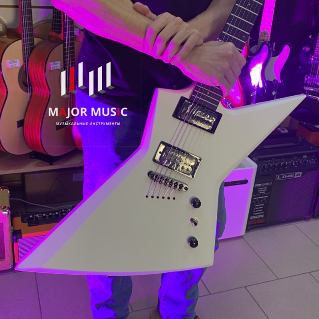 Электрогитара S by Solar EB4.6W "Explorer" цвет белый чехол в комплекте