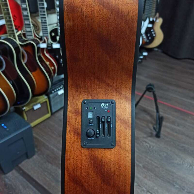 Электроакустическая гитара Cort AF515CE-OP с вырезом натуральный Электроакустическая гитара Cort AF515CE-OP с вырезом натуральный