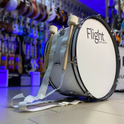 Барабан маршевый Flight FMB-2210WH цвет белый вкомплекте палочки и ремень